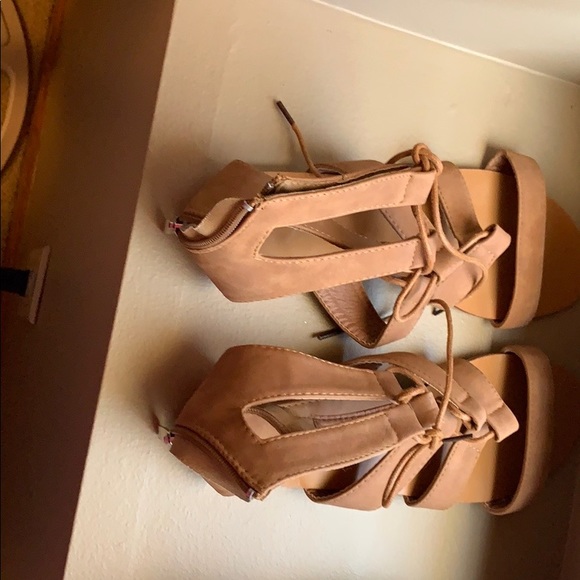 Shoes - Picture 2 of 8